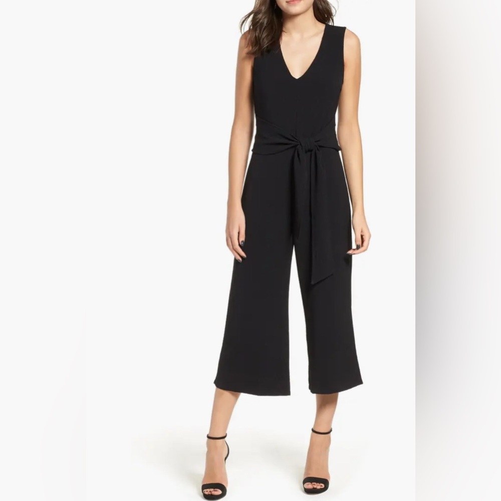 Astr the label Black Tie-Front Jumpsuit‎ Tie Waist Crop Pants Romper
